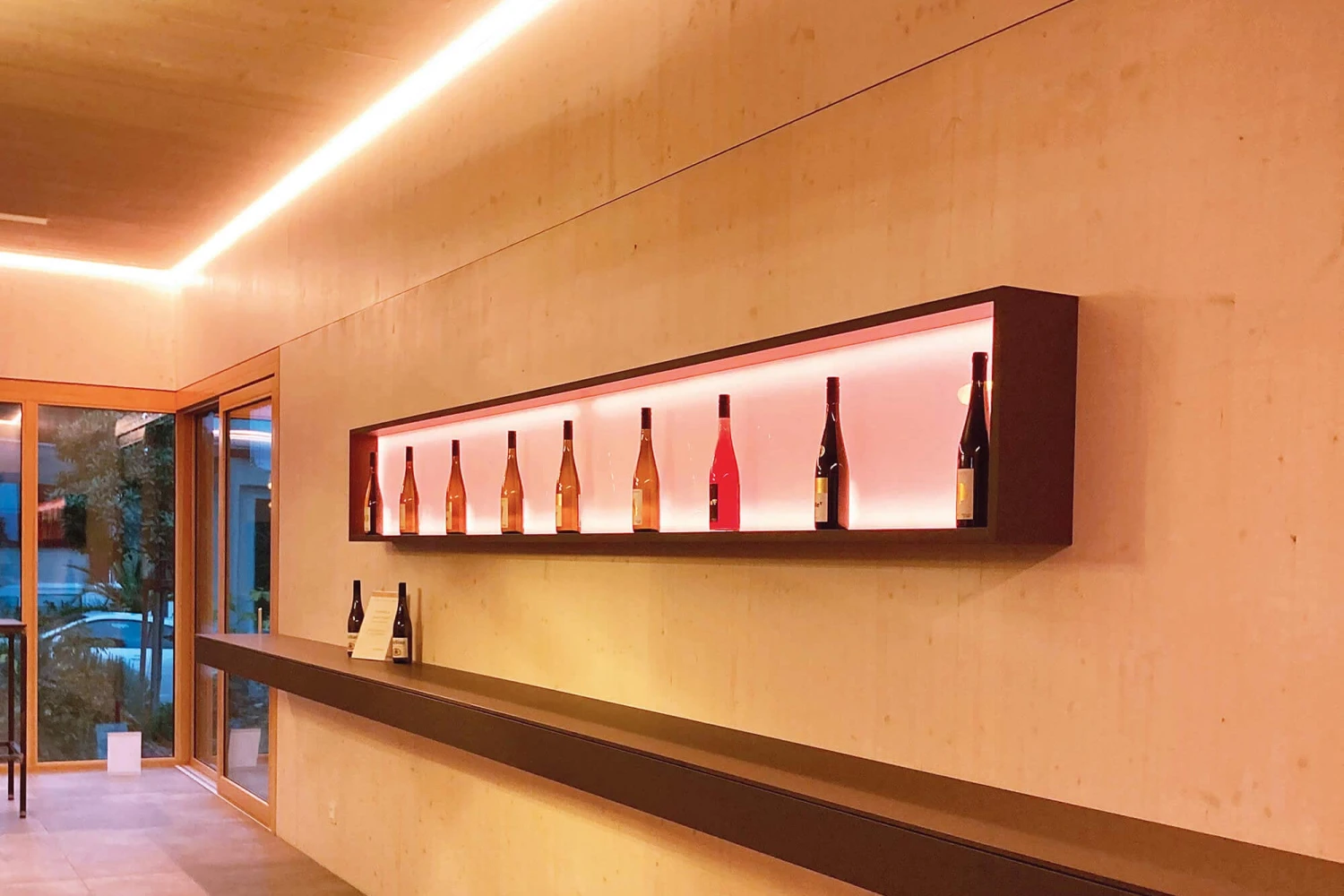 LAURA Innenleuchten & WeinVerkaufsladen 2 LAURA Innenleuchten & WeinVerkaufsladen -LAURA Innenleuchten & WeinVerkaufsladen 1136