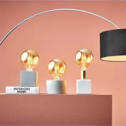 BUTLERS® STILO Tischleuchte Mit Betonfuß Ø 13 Cm Hellgrau -LAURA Innenleuchten & WeinVerkaufsladen unnamed file 293