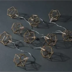 BUTLERS® GEOMETRICS LED-Lichterkette Würfel 10 Lichter Mit USB-Batteriefach -LAURA Innenleuchten & WeinVerkaufsladen unnamed file 370